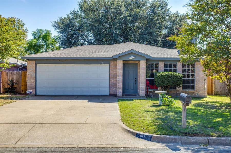 Property photo for 1417 Yorkshire Street, Fort Worth, TX