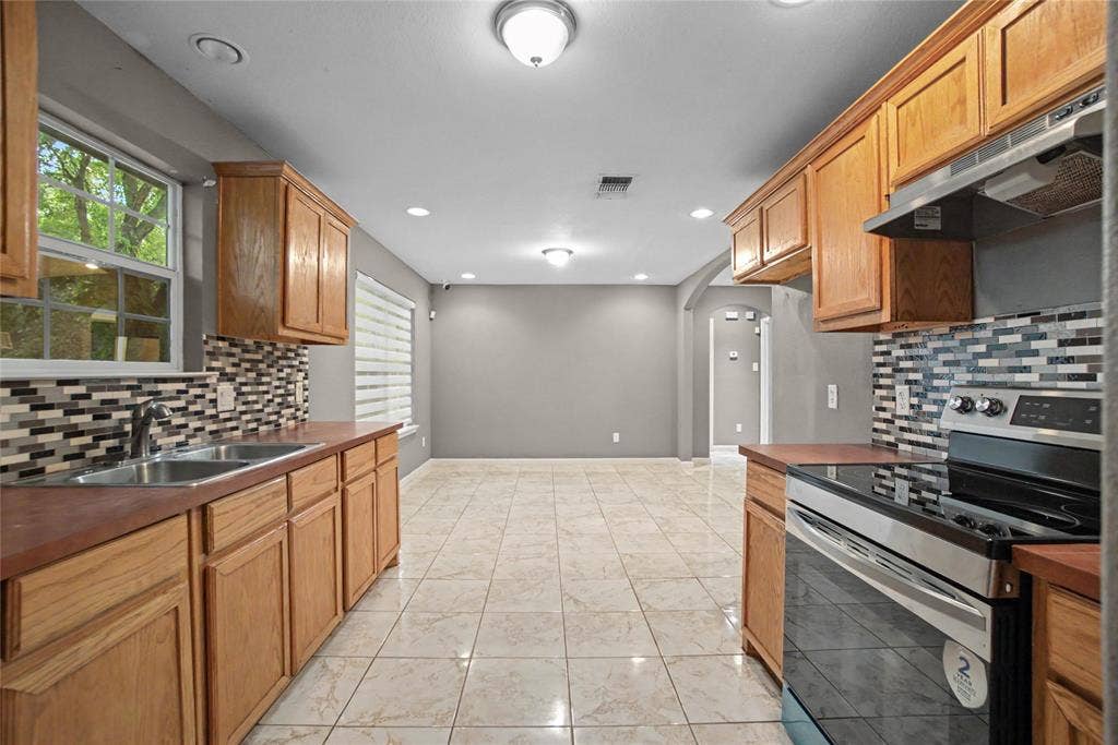 121 Little Street, Wilmer, TX 75172
