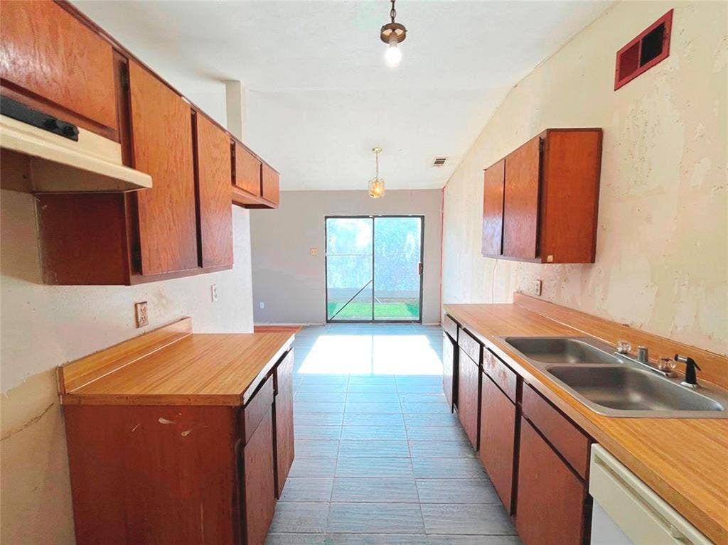 9963 Cedar Mountain Circle, Dallas, TX 75217 9963 Cedar Mountain Circle, Dallas, TX 75217