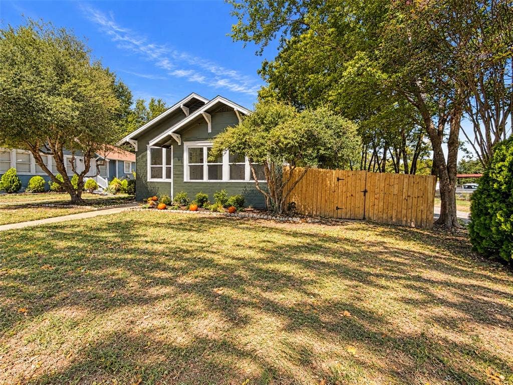 1104 Park Street, Greenville, TX 75401