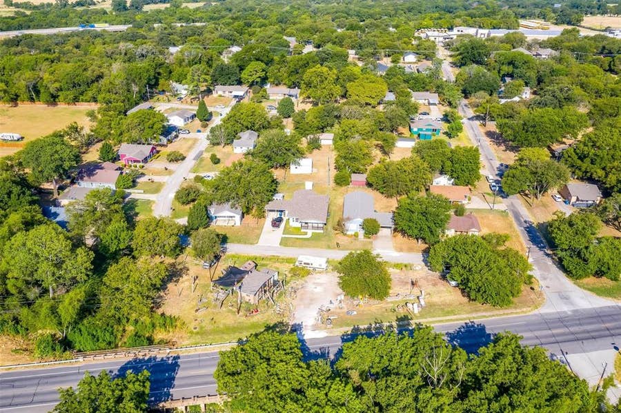 Property photo for 200 S Parkway Drive, Alvarado, TX