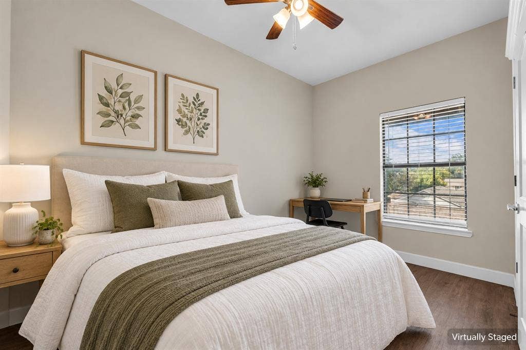 2410 S 2nd Street, #625, Waco, TX 76706 Bedroom featuring wood-finish flooring, a neutral color palette, a single-hung window with horizontal blinds, and a ceiling fan with integrated lighting