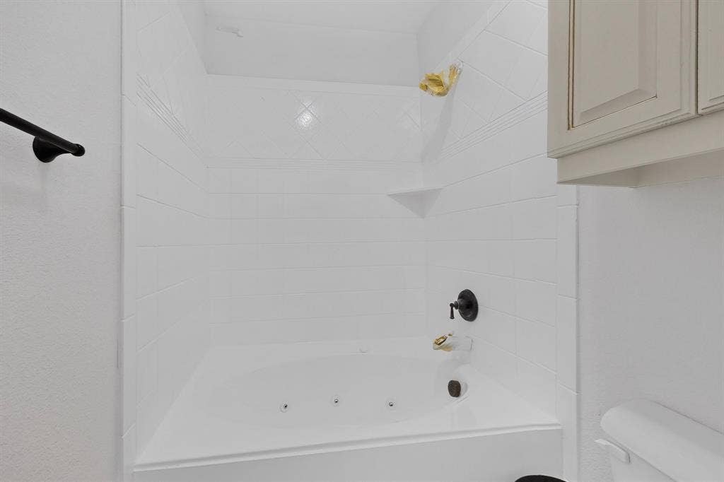 6606 Windward View Drive, Rowlett, TX 75088 6606 Windward View Drive, Rowlett, TX 75088