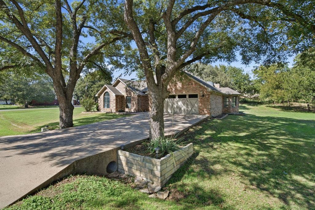 404 Aqua Vista Drive, Granbury, TX 76049 404 Aqua Vista Drive, Granbury, TX 76049