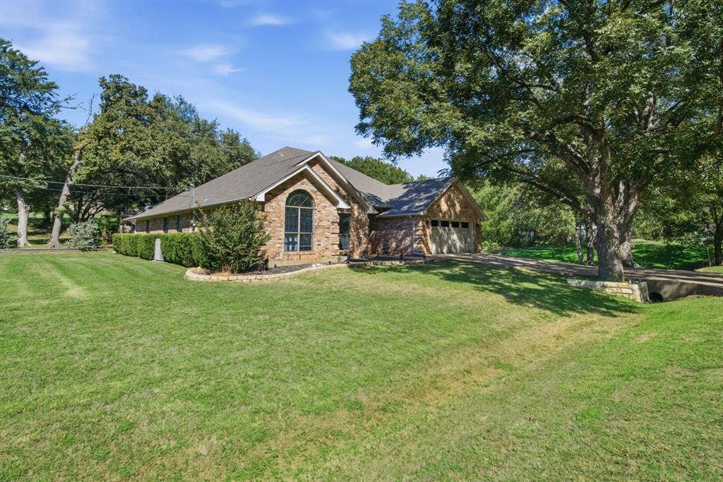404 Aqua Vista Drive, Granbury, TX 76049 Corner Lot, 2 lots