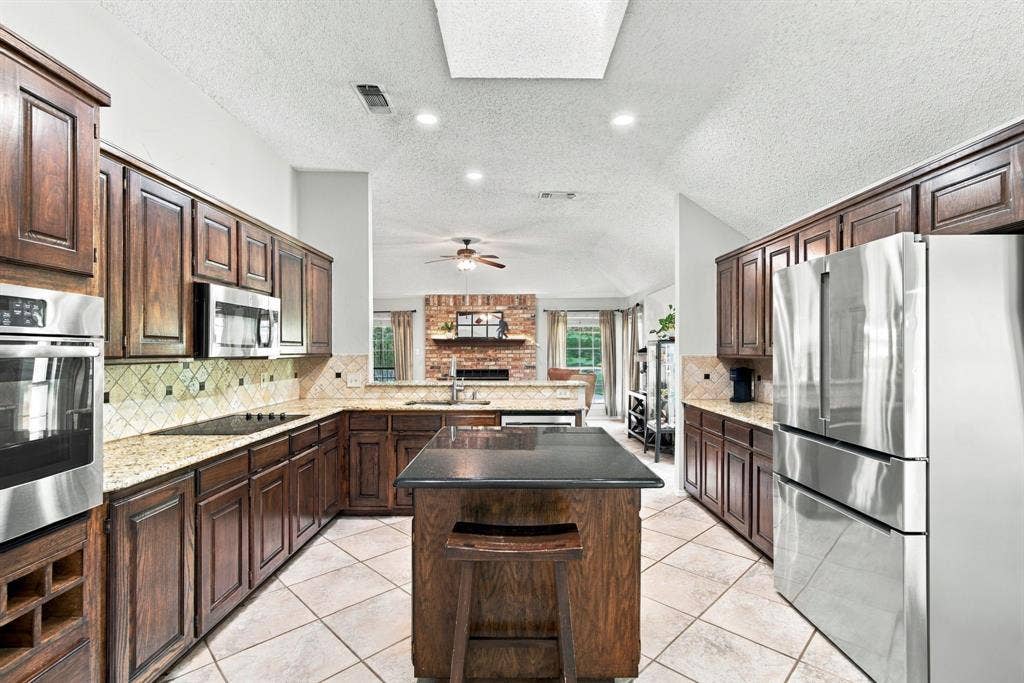 404 Aqua Vista Drive, Granbury, TX 76049 404 Aqua Vista Drive, Granbury, TX 76049