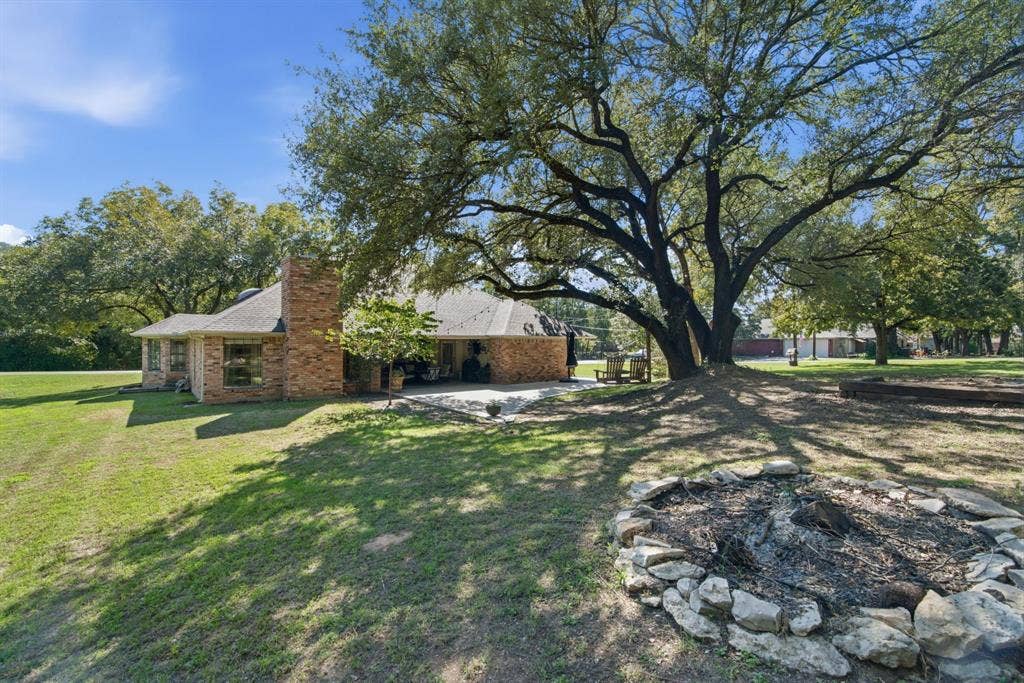 404 Aqua Vista Drive, Granbury, TX 76049 Large Shaded Back Yard