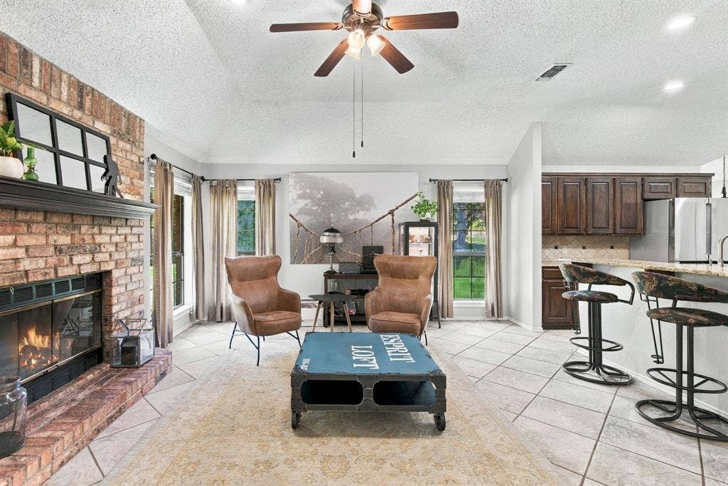 404 Aqua Vista Drive, Granbury, TX 76049 2nd Living Area