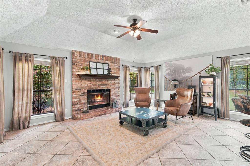 404 Aqua Vista Drive, Granbury, TX 76049 2nd Living Area