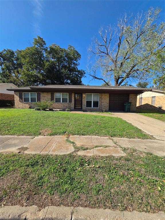 Property photo for 304 S Joyce Street, Lacy Lakeview, TX
