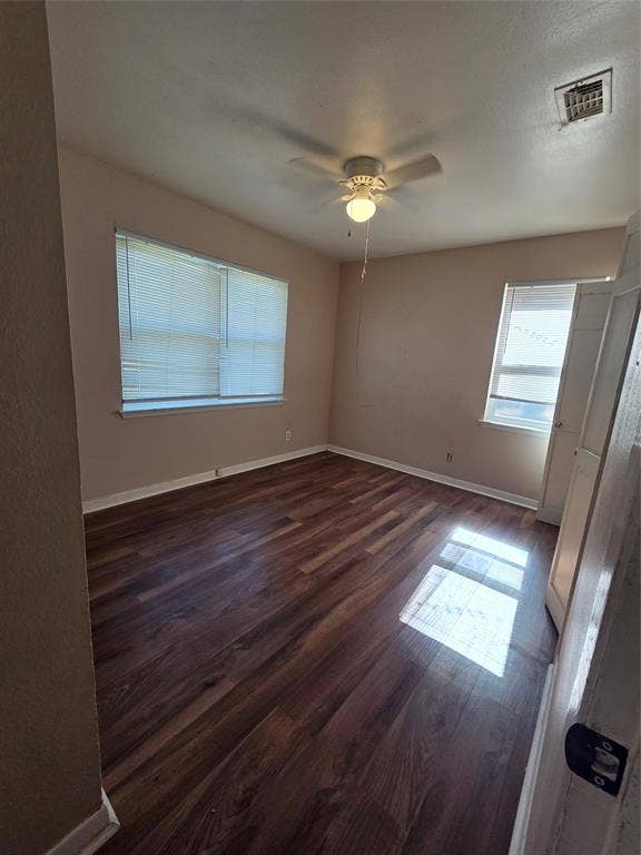 304 S Joyce Street, Lacy Lakeview, TX 76705