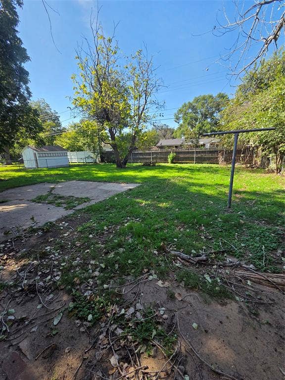 304 S Joyce Street, Lacy Lakeview, TX 76705