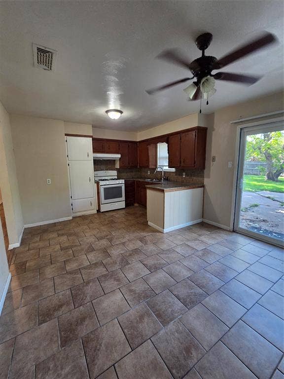 304 S Joyce Street, Lacy Lakeview, TX 76705
