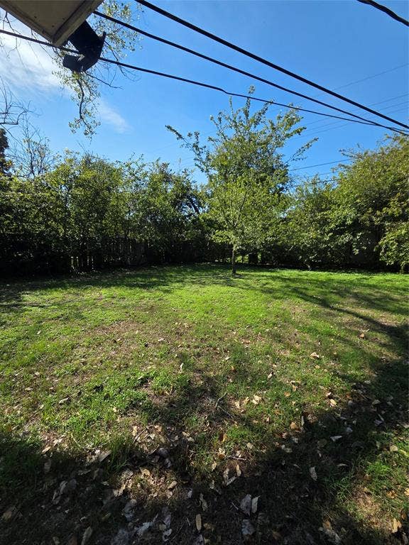 302 S Joyce Street, Lacy Lakeview, TX 76705