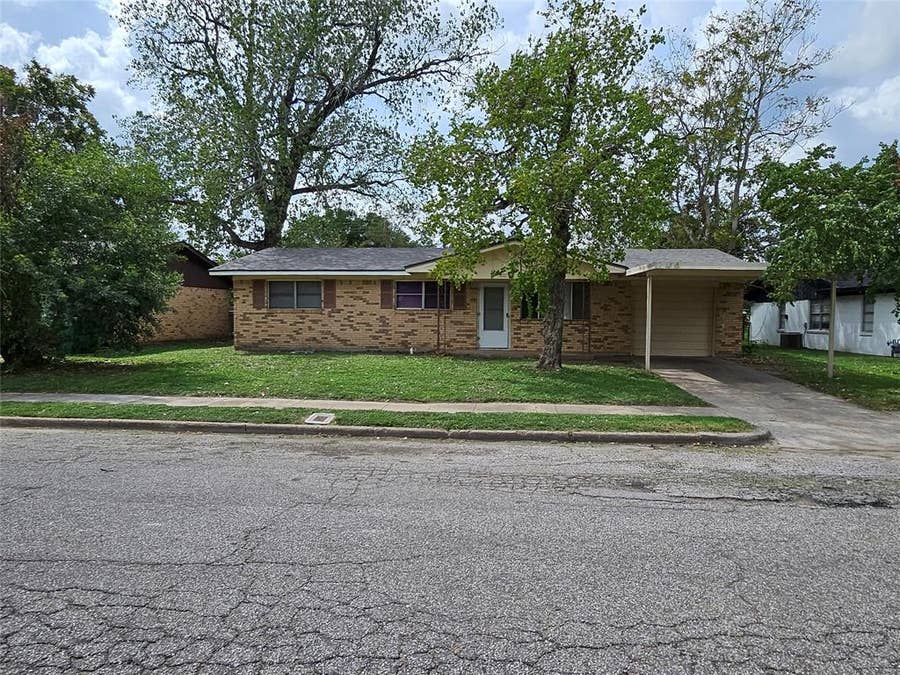 Property photo for 302 S Joyce Street, Lacy Lakeview, TX