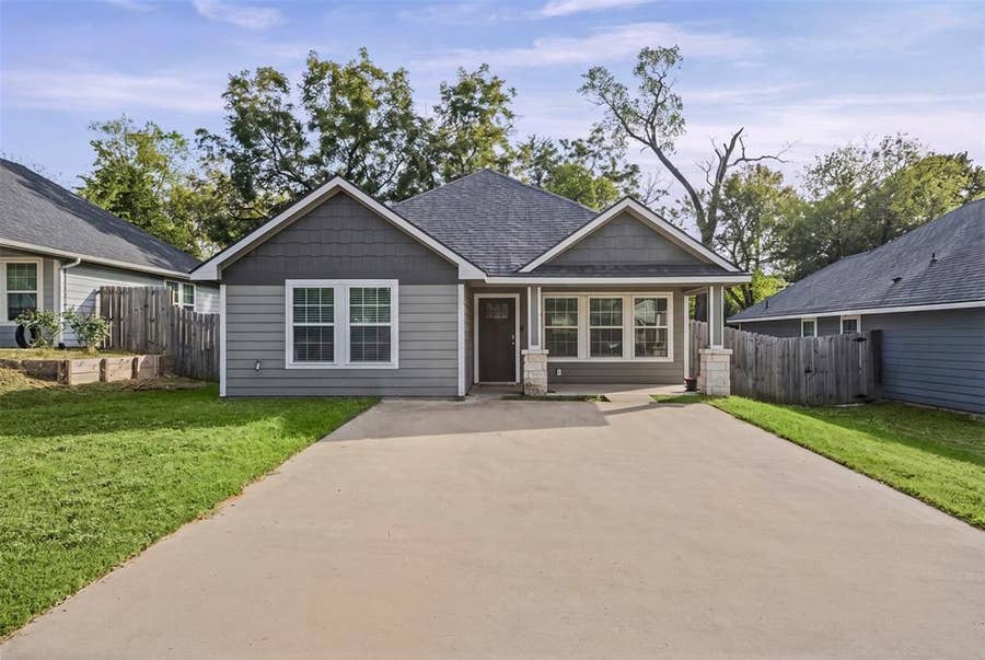 Property photo for 324 E Munson Street, Denison, TX