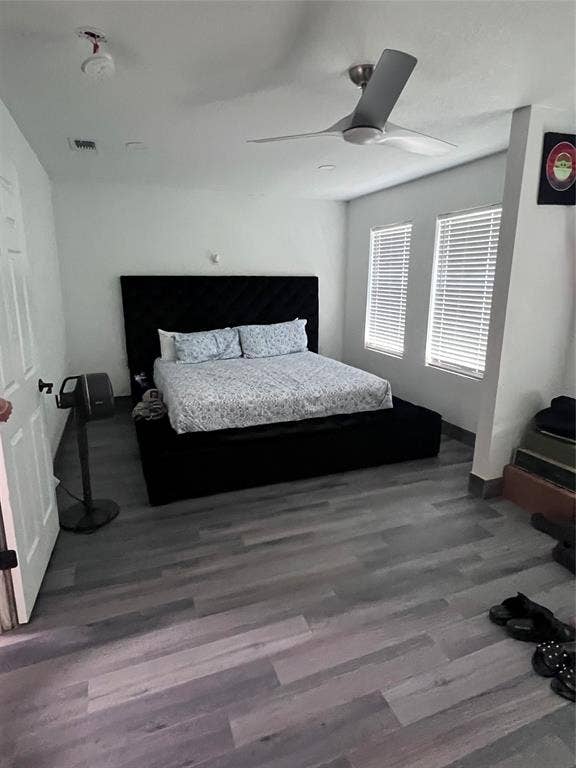 201 Darien Drive, Mesquite, TX 75149 Wood-finish flooring, dual windows with blinds, and a modern ceiling fan with integrated lighting