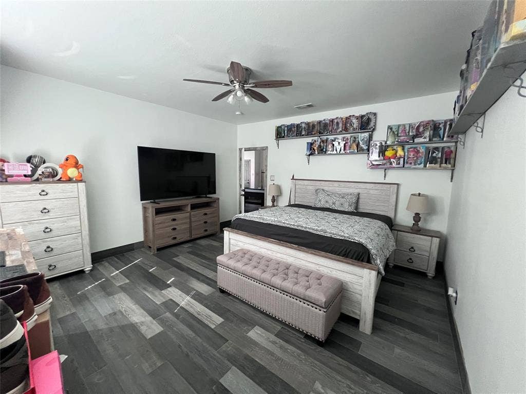 201 Darien Drive, Mesquite, TX 75149 Room featuring wood-finish plank flooring and a multi-blade ceiling fan with integrated lighting