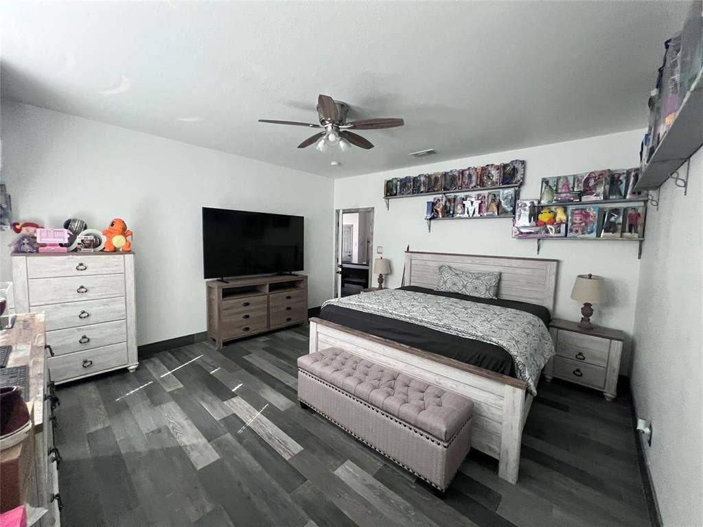 201 Darien Drive, Mesquite, TX 75149 Wood-finish plank flooring throughout featuring a multi-tonal gray palette and a ceiling-mounted fan with integrated light fixture