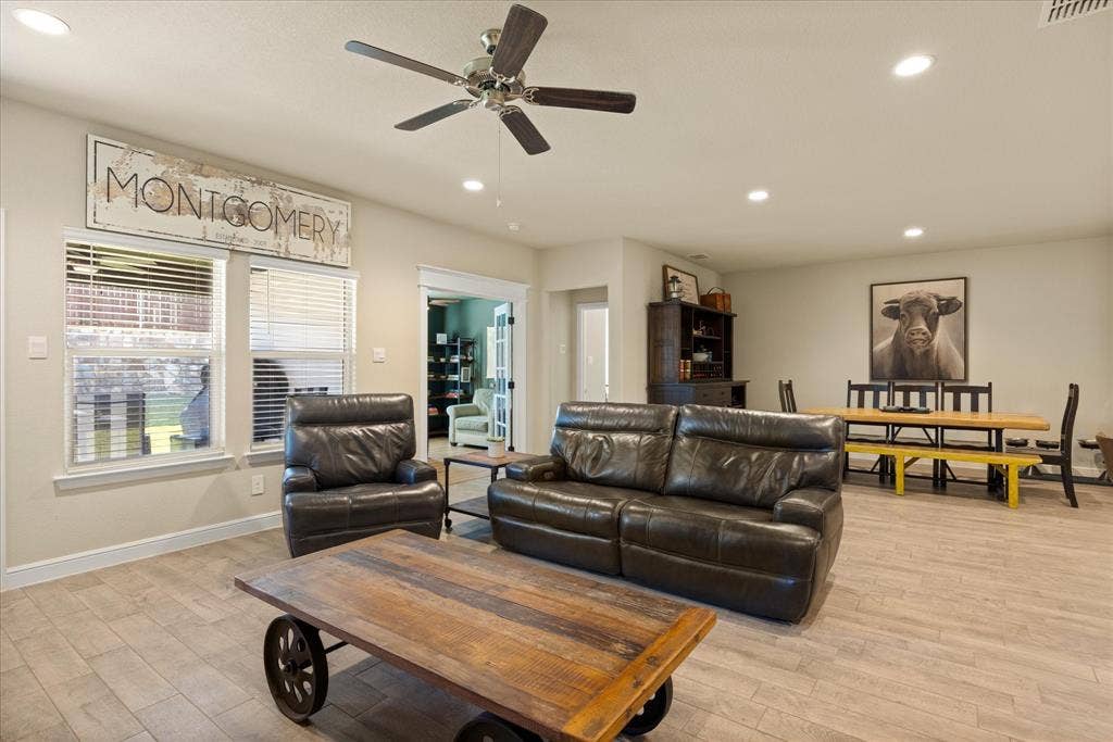 4119 Cornerstone Circle, Granbury, TX 76048 4119 Cornerstone Circle, Granbury, TX 76048