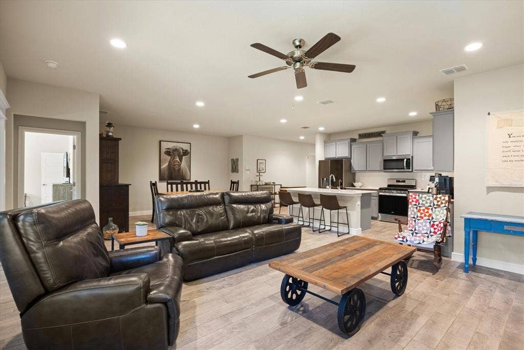 4119 Cornerstone Circle, Granbury, TX 76048 4119 Cornerstone Circle, Granbury, TX 76048