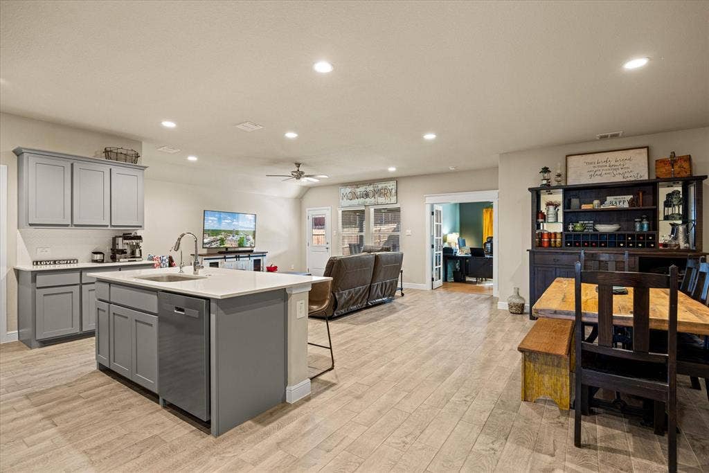 4119 Cornerstone Circle, Granbury, TX 76048 4119 Cornerstone Circle, Granbury, TX 76048