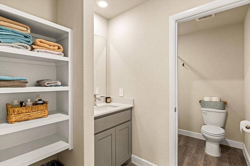 4119 Cornerstone Circle, Granbury, TX 76048 4119 Cornerstone Circle, Granbury, TX 76048
