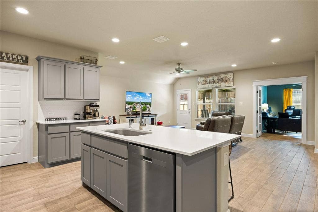 4119 Cornerstone Circle, Granbury, TX 76048 4119 Cornerstone Circle, Granbury, TX 76048