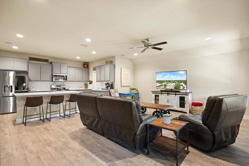 4119 Cornerstone Circle, Granbury, TX 76048 4119 Cornerstone Circle, Granbury, TX 76048