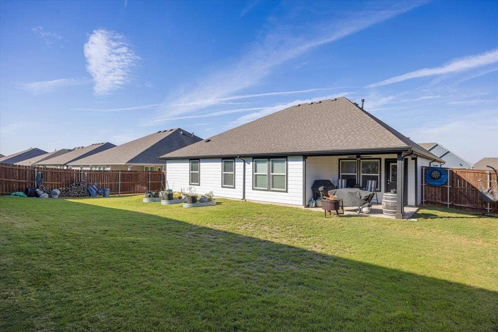 4119 Cornerstone Circle, Granbury, TX 76048 Large, fully fenced backyard.