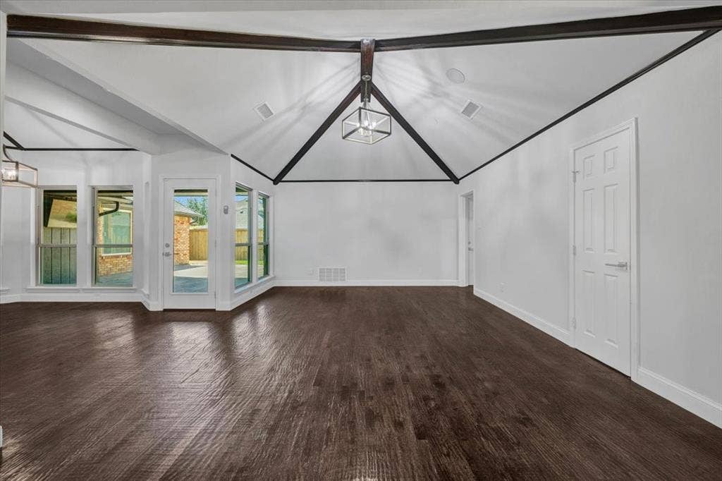 5208 Streamwood Lane, Plano, TX 75093 Vaulted ceiling