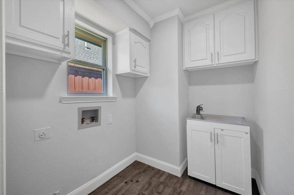 5208 Streamwood Lane, Plano, TX 75093 Utility room