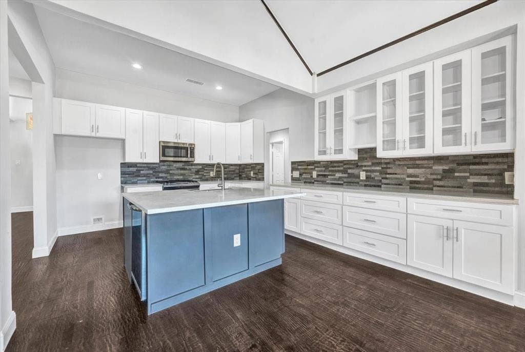 5208 Streamwood Lane, Plano, TX 75093 5208 Streamwood Lane, Plano, TX 75093