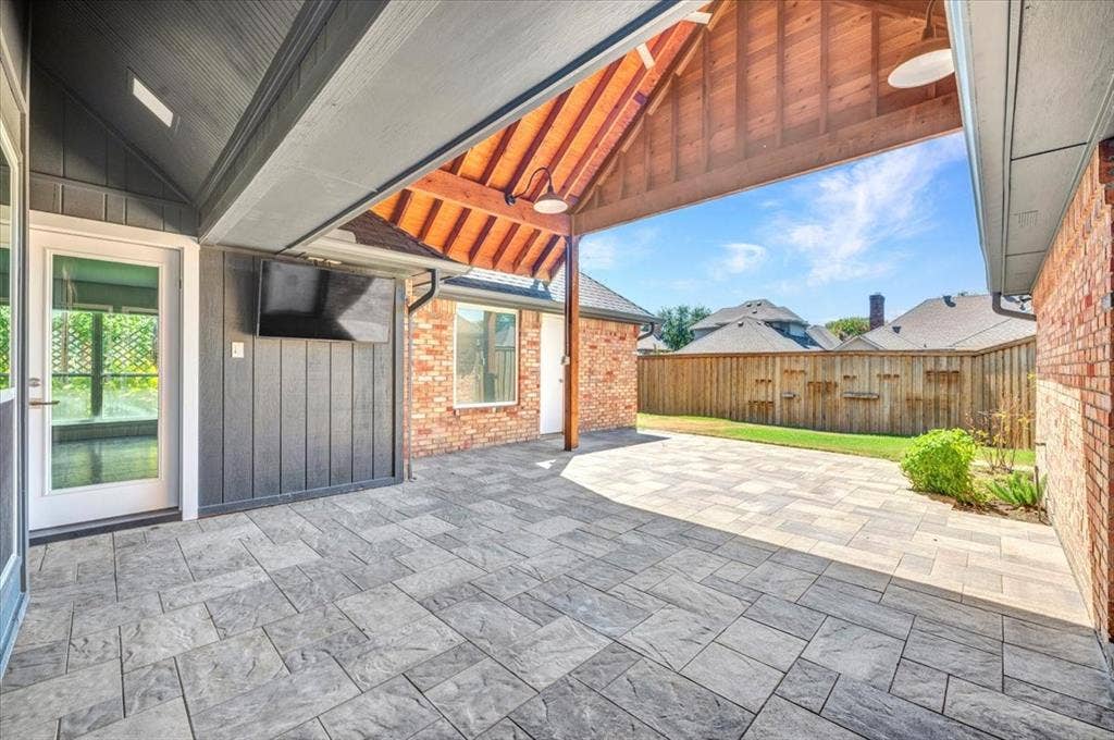 5208 Streamwood Lane, Plano, TX 75093 Covered patio