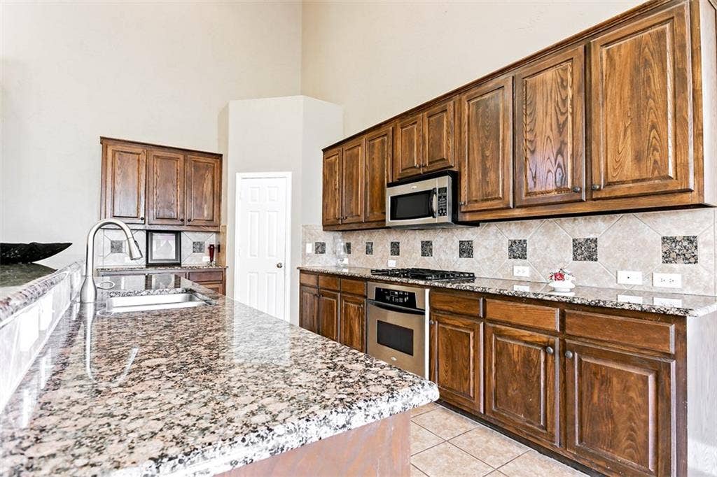 9686 Avalon Drive, Frisco, TX 75035 9686 Avalon Drive, Frisco, TX 75035