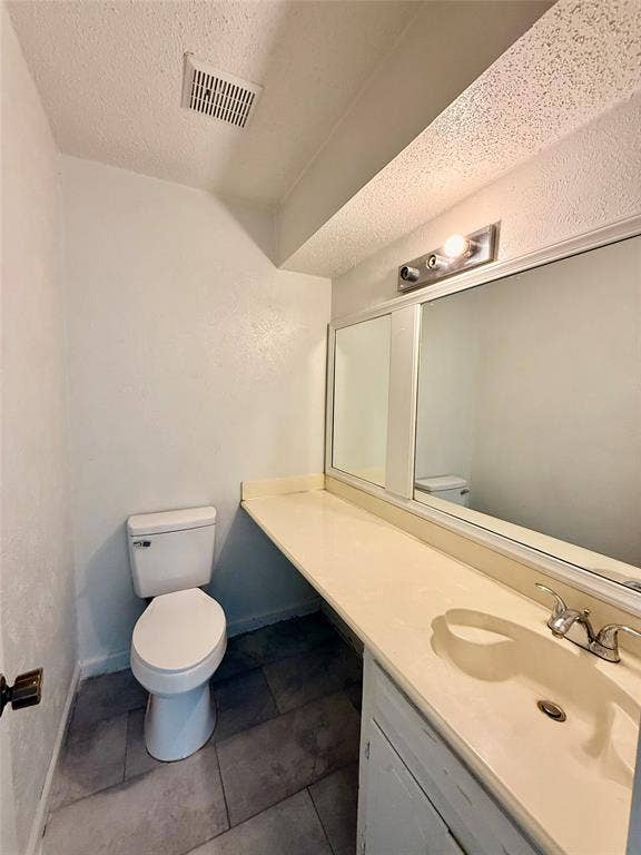 4146 Towngate Boulevard, Garland, TX 75041 First floor bathroom