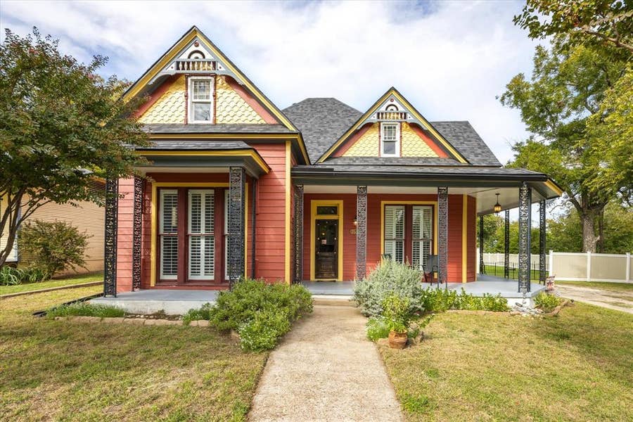 Property photo for 418 W Water Street, Weatherford, TX
