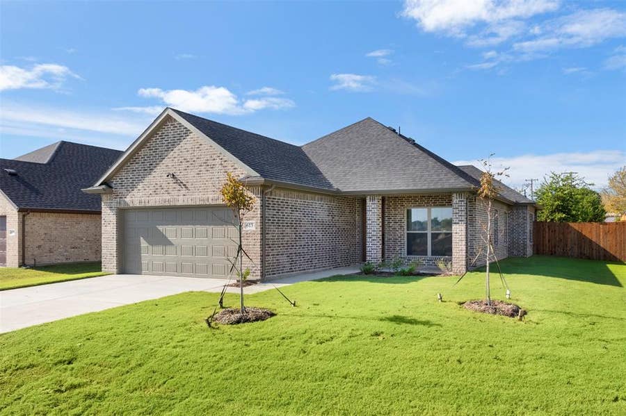 Property photo for 613 Escovedo Drive, Italy, TX