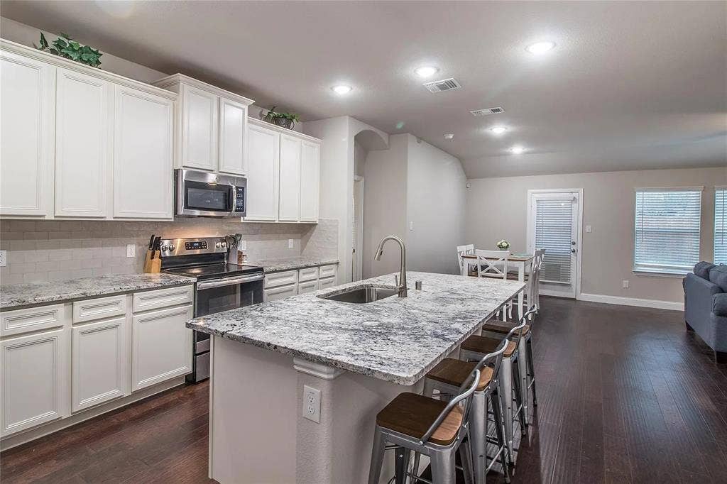 1214 Erika Lane, Forney, TX 75126 1214 Erika Lane, Forney, TX 75126