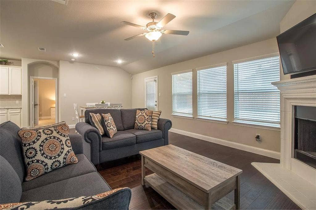 1214 Erika Lane, Forney, TX 75126 1214 Erika Lane, Forney, TX 75126
