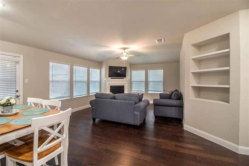 1214 Erika Lane, Forney, TX 75126 1214 Erika Lane, Forney, TX 75126