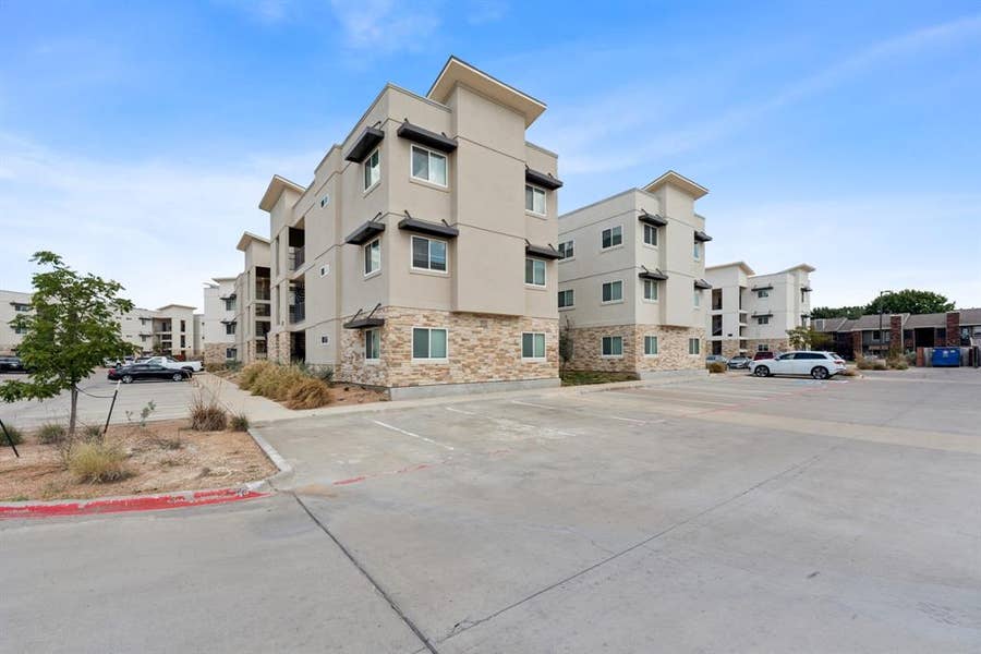 Property photo for 1101 Biloxi Drive, #814, Ennis, TX