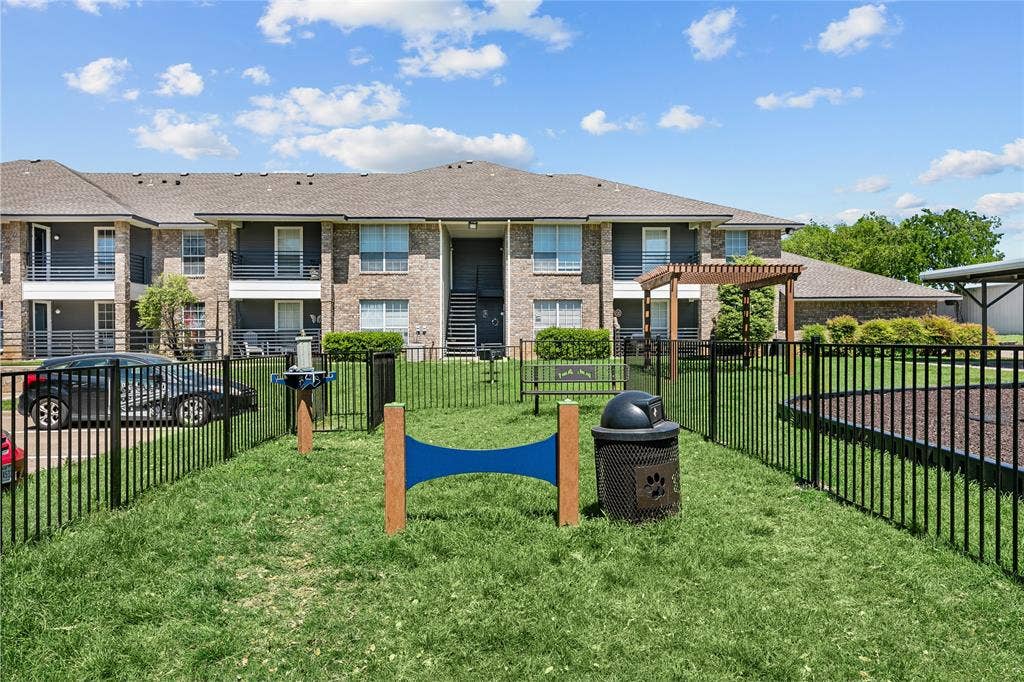 170 Henderson Street, #3201, Midlothian, TX 76065 Henderson Place community dog park.