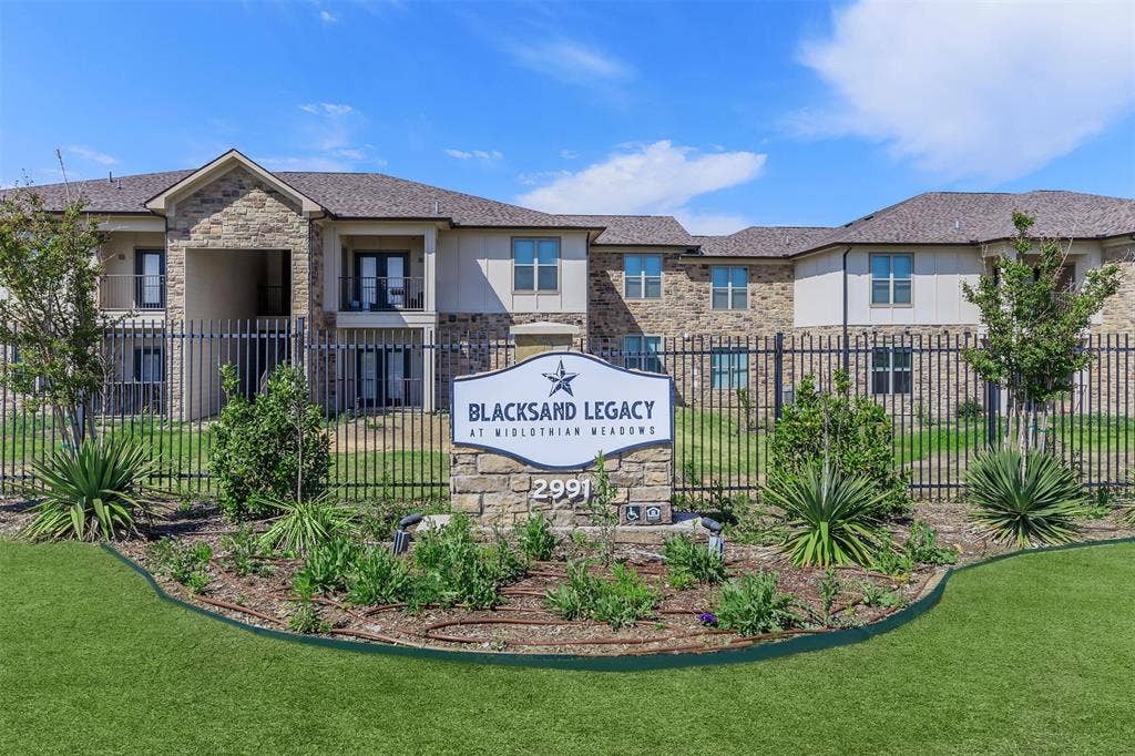 2991 Lakeside Drive, #928, Midlothian, TX 76065 Midlothian Meadows community entrance and sign.