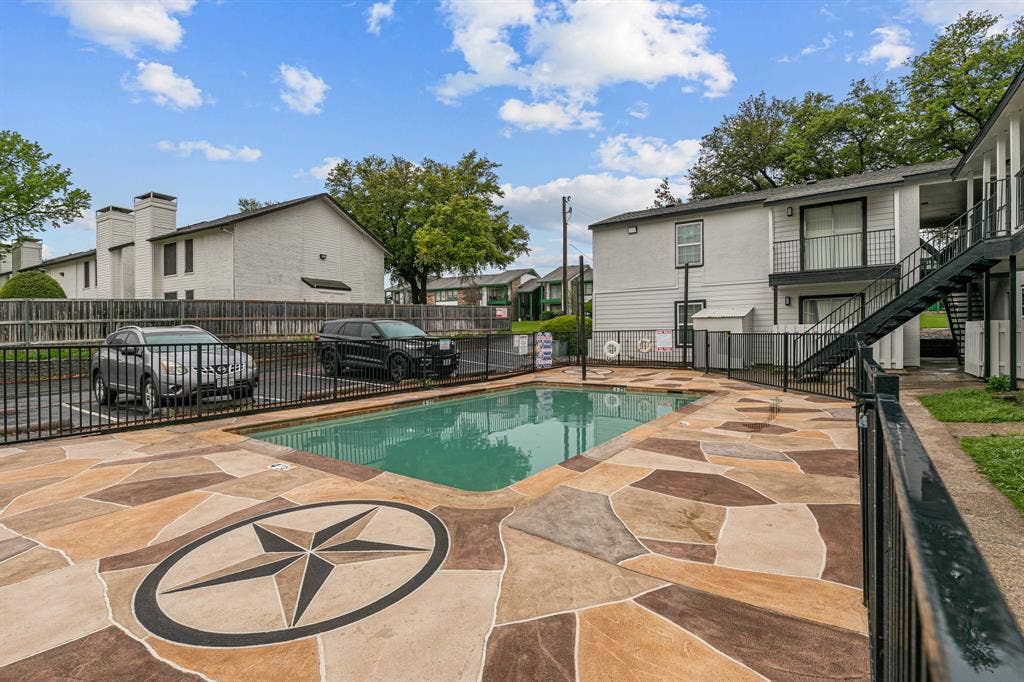 13266 Emily Road, #116, Dallas, TX 75240 Community pool