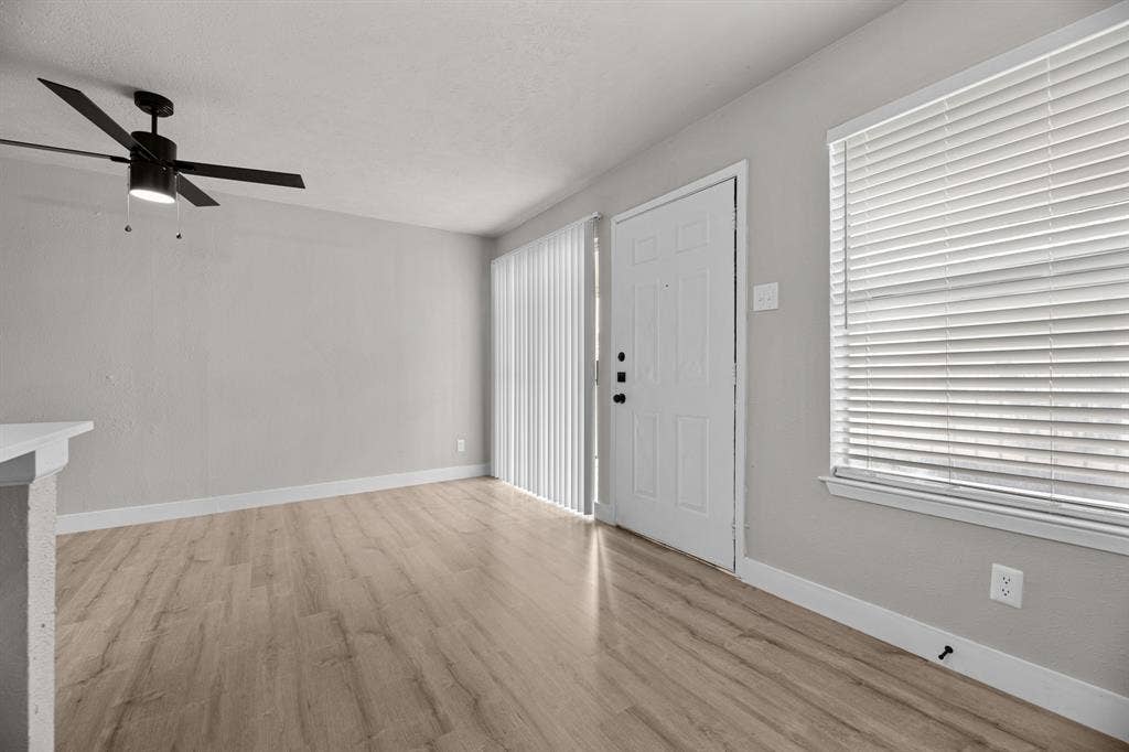 13266 Emily Road, #216, Dallas, TX 75240 Unit 216 living area.
