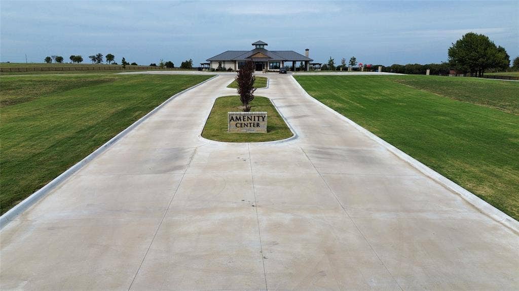 000 Bovine Court, Oak Leaf, TX 75154