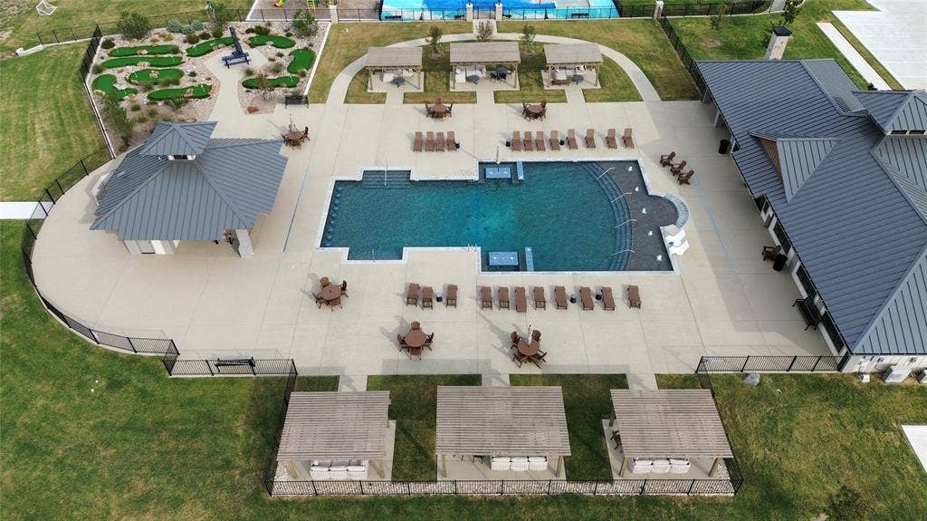 000 Bovine Court, Oak Leaf, TX 75154