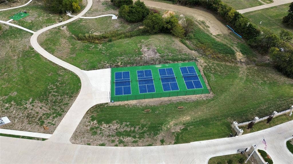 000 Bovine Court, Oak Leaf, TX 75154