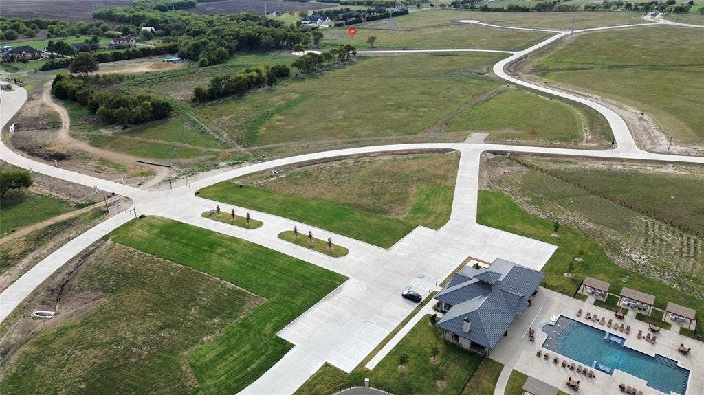 000 Bovine Court, Oak Leaf, TX 75154